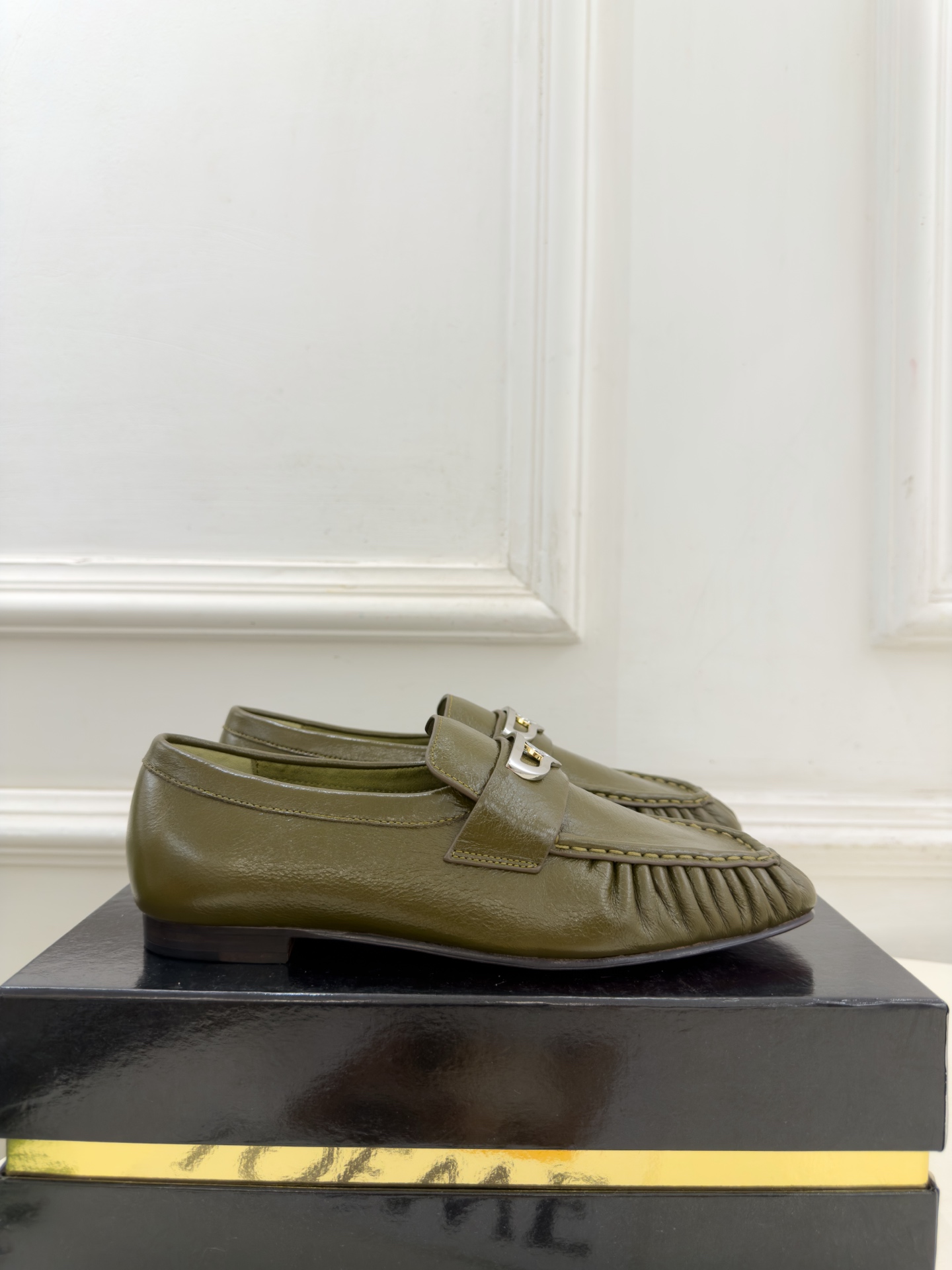Christian Louboutin路铂廷 26ss ✨ 2026秋冬新品 CL复古褶皱情侣款乐福鞋 小皮鞋系列，顶级