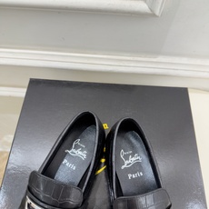 Christian Louboutin路铂廷 26ss ✨ 2026秋冬新品 CL复古褶皱情侣款乐福鞋 小皮鞋系列,顶级 Christian Louboutin路铂廷 26ss ✨ 2026秋冬新品 CL复古褶皱情侣款乐福鞋 小皮鞋系列,顶级