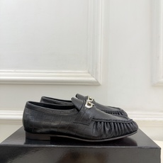 Christian Louboutin路铂廷 26ss ✨ 2026秋冬新品 CL复古褶皱情侣款乐福鞋 小皮鞋系列,顶级 Christian Louboutin路铂廷 26ss ✨ 2026秋冬新品 CL复古褶皱情侣款乐福鞋 小皮鞋系列,顶级