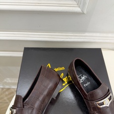 Christian Louboutin路铂廷 26ss ✨ 2026秋冬新品 CL复古褶皱情侣款乐福鞋 小皮鞋系列,顶级 Christian Louboutin路铂廷 26ss ✨ 2026秋冬新品 CL复古褶皱情侣款乐福鞋 小皮鞋系列,顶级