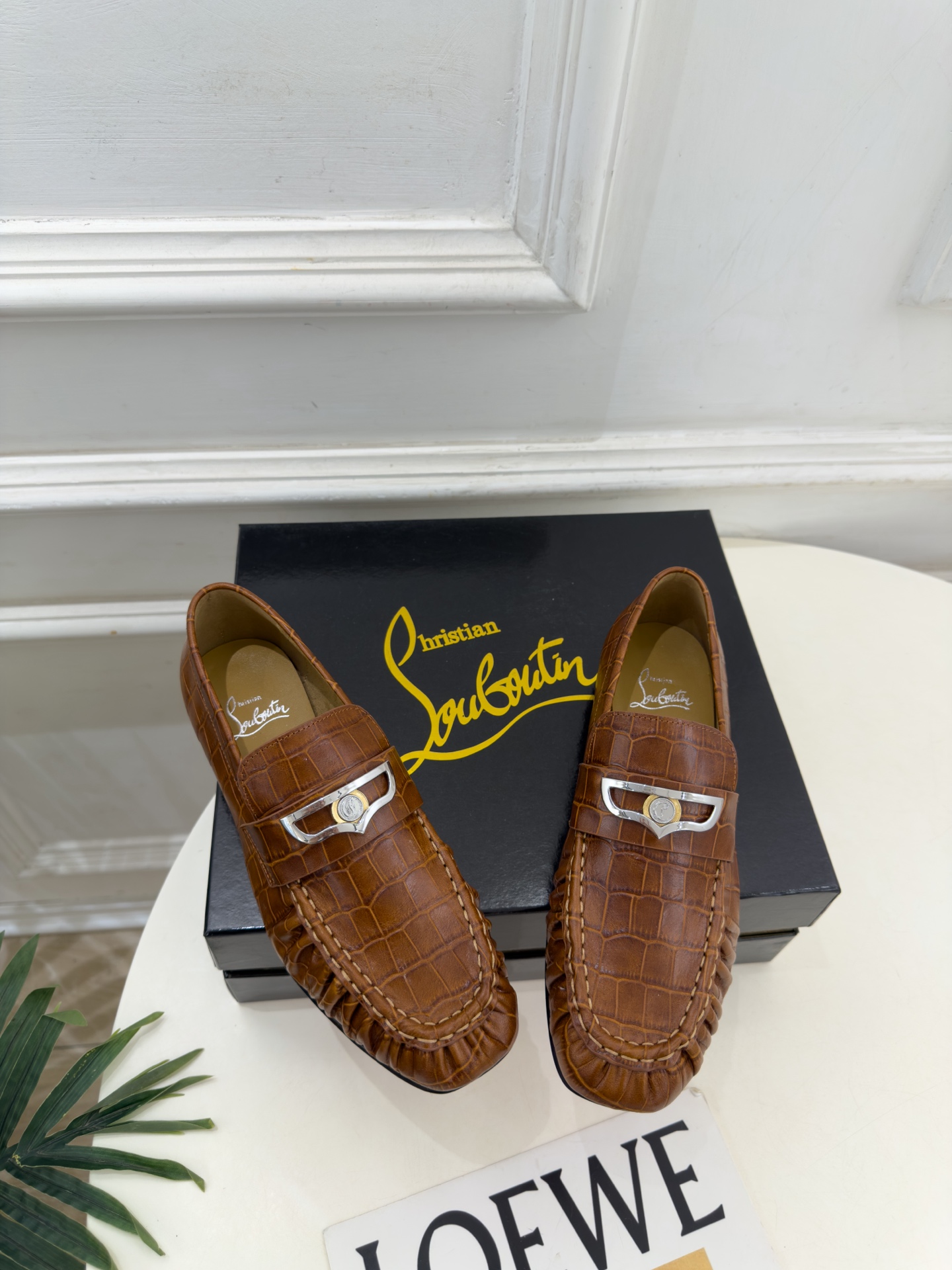 Christian Louboutin路铂廷 26ss ✨ 2026秋冬新品 CL复古褶皱情侣款乐福鞋 小皮鞋系列,顶级 Christian Louboutin路铂廷 26ss ✨ 2026秋冬新品 CL复古褶皱情侣款乐福鞋 小皮鞋系列,顶级