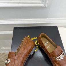 Christian Louboutin路铂廷 26ss ✨ 2026秋冬新品 CL复古褶皱情侣款乐福鞋 小皮鞋系列,顶级 Christian Louboutin路铂廷 26ss ✨ 2026秋冬新品 CL复古褶皱情侣款乐福鞋 小皮鞋系列,顶级