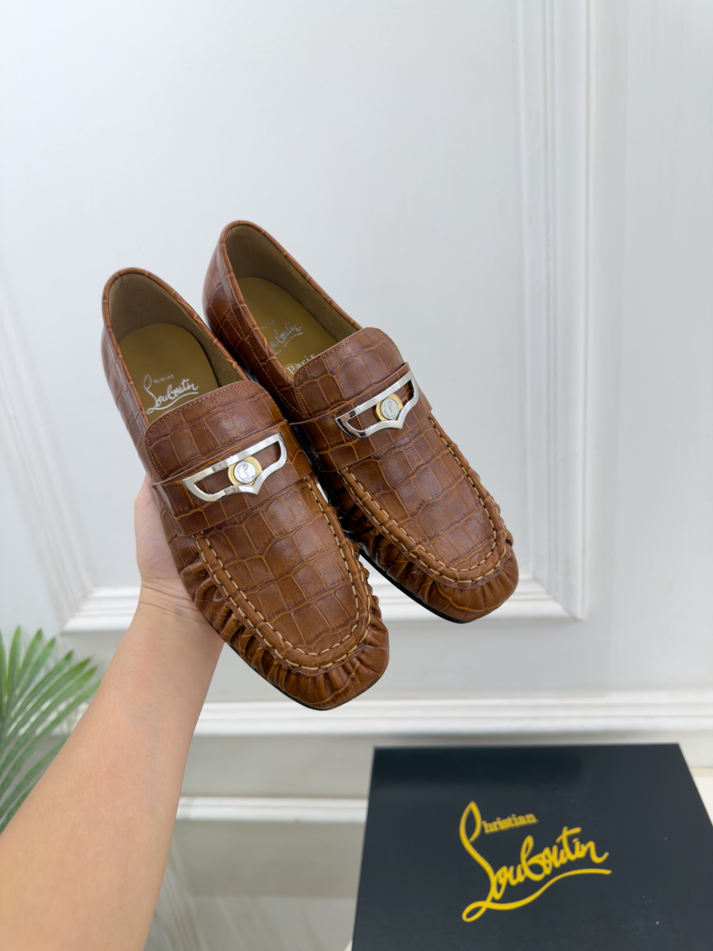 Christian Louboutin路铂廷 26ss ✨ 2026秋冬新品 CL复古褶皱情侣款乐福鞋 小皮鞋系列,顶级 Christian Louboutin路铂廷 26ss ✨ 2026秋冬新品 CL复古褶皱情侣款乐福鞋 小皮鞋系列,顶级