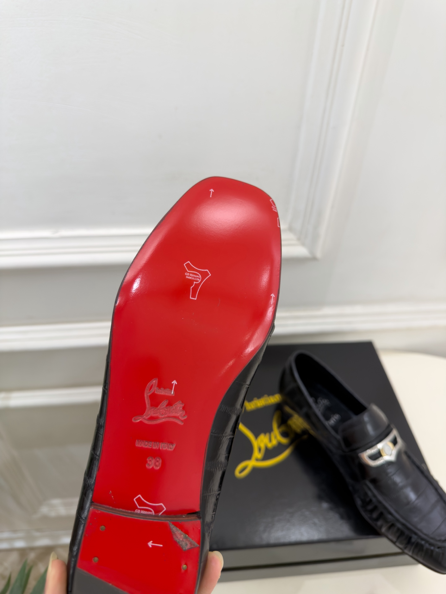 Christian Louboutin路铂廷 26ss ✨ 2026秋冬新品 CL复古褶皱情侣款乐福鞋 小皮鞋系列,顶级 Christian Louboutin路铂廷 26ss ✨ 2026秋冬新品 CL复古褶皱情侣款乐福鞋 小皮鞋系列,顶级