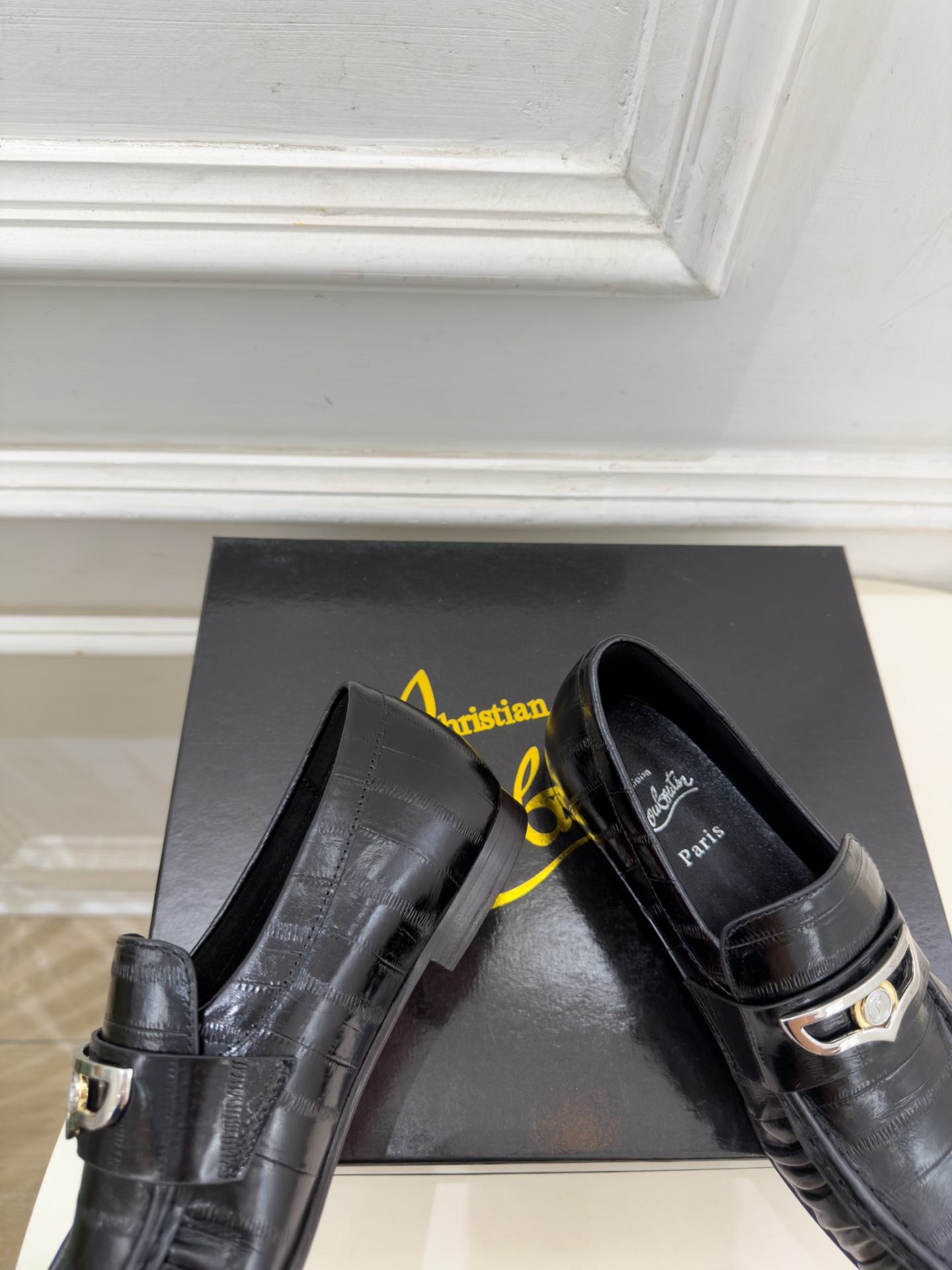 Christian Louboutin路铂廷 26ss ✨ 2026秋冬新品 CL复古褶皱情侣款乐福鞋 小皮鞋系列,顶级 Christian Louboutin路铂廷 26ss ✨ 2026秋冬新品 CL复古褶皱情侣款乐福鞋 小皮鞋系列,顶级