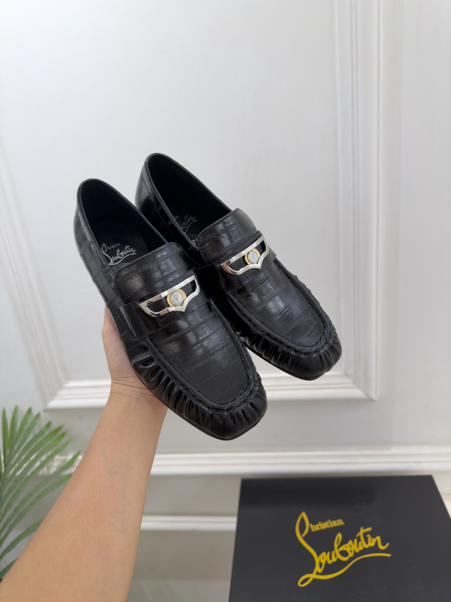 Christian Louboutin路铂廷 26ss ✨ 2026秋冬新品 CL复古褶皱情侣款乐福鞋 小皮鞋系列,顶级 Christian Louboutin路铂廷 26ss ✨ 2026秋冬新品 CL复古褶皱情侣款乐福鞋 小皮鞋系列,顶级