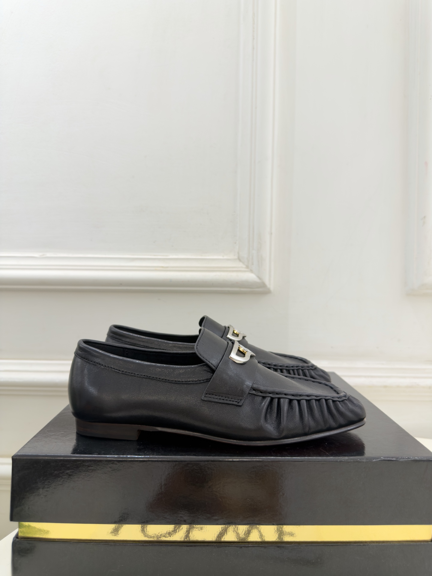 Christian Louboutin路铂廷 26ss ✨ 2026秋冬新品 CL复古褶皱情侣款乐福鞋 小皮鞋系列，顶级