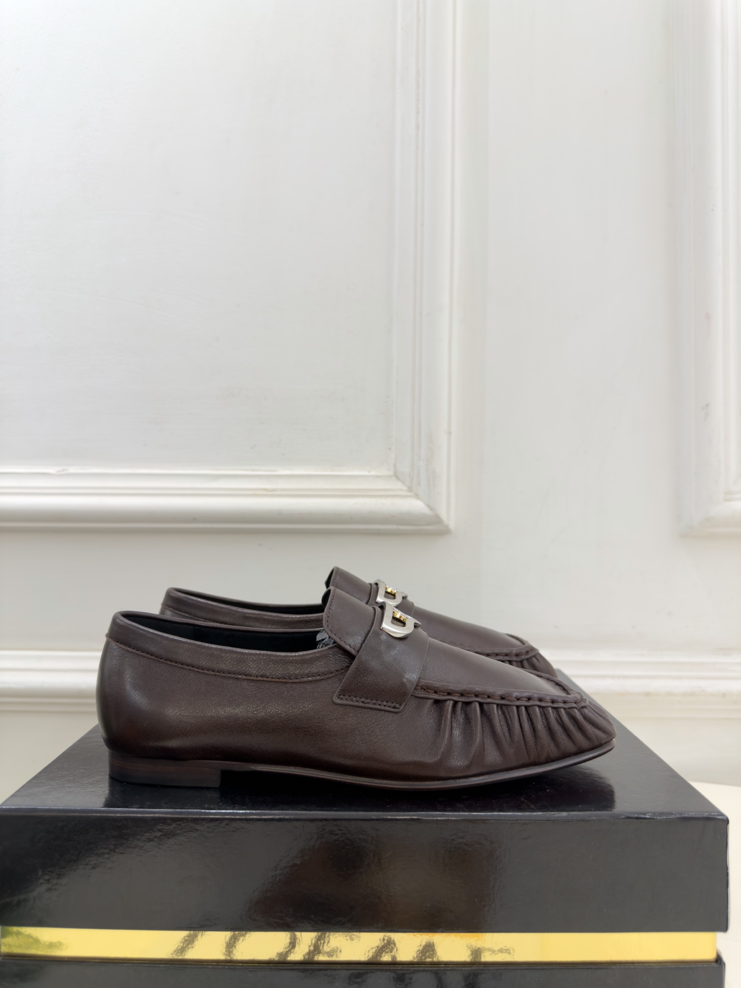 Christian Louboutin路铂廷 26ss ✨ 2026秋冬新品 CL复古褶皱情侣款乐福鞋 小皮鞋系列,顶级 Christian Louboutin路铂廷 26ss ✨ 2026秋冬新品 CL复古褶皱情侣款乐福鞋 小皮鞋系列,顶级