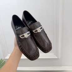 Christian Louboutin路铂廷 26ss ✨ 2026秋冬新品 CL复古褶皱情侣款乐福鞋 小皮鞋系列,顶级 Christian Louboutin路铂廷 26ss ✨ 2026秋冬新品 CL复古褶皱情侣款乐福鞋 小皮鞋系列,顶级