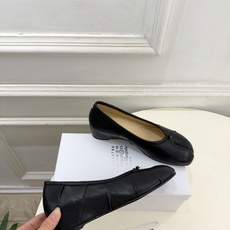 Maison Margiela· 马吉拉26𝐬𝐬 2026秋冬新品 MM6分趾褶皱内增高芭蕾鞋———————— MM6 Maison Margiela· 马吉拉26𝐬𝐬 2026秋冬新品 MM6分趾褶皱内增高芭蕾鞋———————— MM6