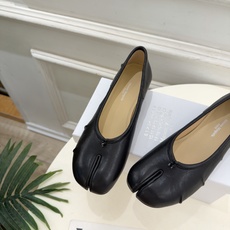 Maison Margiela· 马吉拉26𝐬𝐬 2026秋冬新品 MM6分趾褶皱内增高芭蕾鞋———————— MM6 Maison Margiela· 马吉拉26𝐬𝐬 2026秋冬新品 MM6分趾褶皱内增高芭蕾鞋———————— MM6