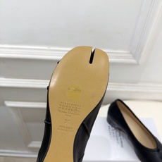 Maison Margiela· 马吉拉26𝐬𝐬 2026秋冬新品 MM6分趾褶皱内增高芭蕾鞋———————— MM6 Maison Margiela· 马吉拉26𝐬𝐬 2026秋冬新品 MM6分趾褶皱内增高芭蕾鞋———————— MM6