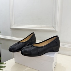 Maison Margiela· 马吉拉26𝐬𝐬 2026秋冬新品 MM6分趾褶皱内增高芭蕾鞋———————— MM6 Maison Margiela· 马吉拉26𝐬𝐬 2026秋冬新品 MM6分趾褶皱内增高芭蕾鞋———————— MM6