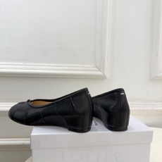 Maison Margiela· 马吉拉26𝐬𝐬 2026秋冬新品 MM6分趾褶皱内增高芭蕾鞋———————— MM6 Maison Margiela· 马吉拉26𝐬𝐬 2026秋冬新品 MM6分趾褶皱内增高芭蕾鞋———————— MM6