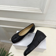 Maison Margiela· 马吉拉26𝐬𝐬 2026秋冬新品 MM6分趾褶皱内增高芭蕾鞋———————— MM6 Maison Margiela· 马吉拉26𝐬𝐬 2026秋冬新品 MM6分趾褶皱内增高芭蕾鞋———————— MM6