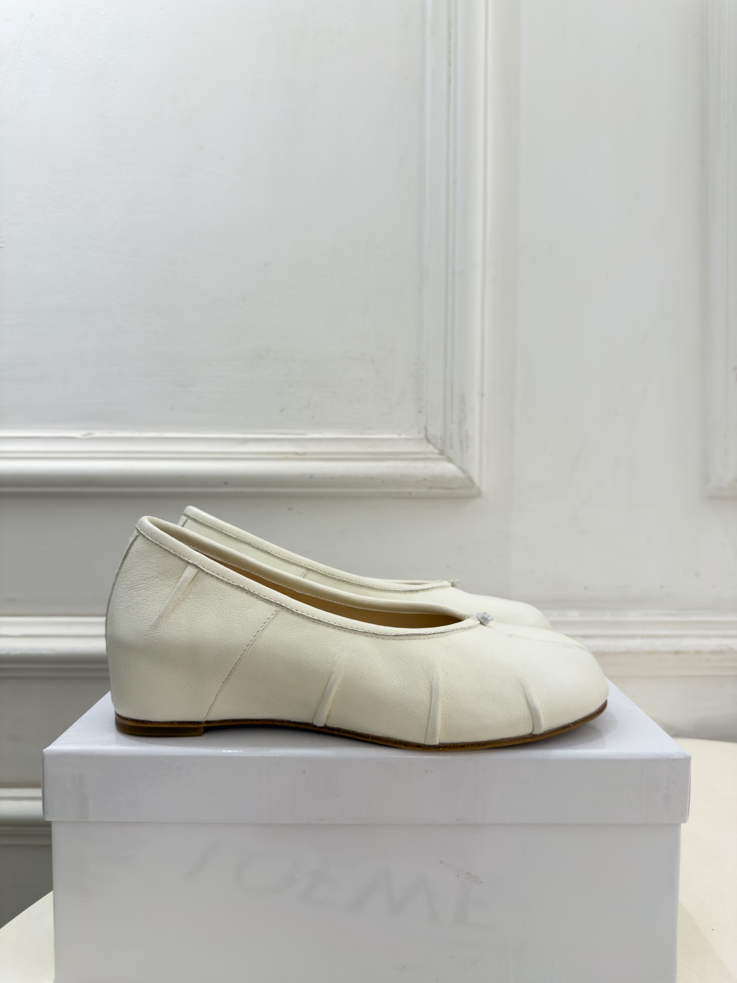 Maison Margiela· 马吉拉26𝐬𝐬 2026秋冬新品 MM6分趾褶皱内增高芭蕾鞋———————— MM6 Maison Margiela· 马吉拉26𝐬𝐬 2026秋冬新品 MM6分趾褶皱内增高芭蕾鞋———————— MM6