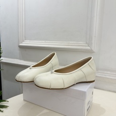Maison Margiela· 马吉拉26𝐬𝐬 2026秋冬新品 MM6分趾褶皱内增高芭蕾鞋———————— MM6 Maison Margiela· 马吉拉26𝐬𝐬 2026秋冬新品 MM6分趾褶皱内增高芭蕾鞋———————— MM6