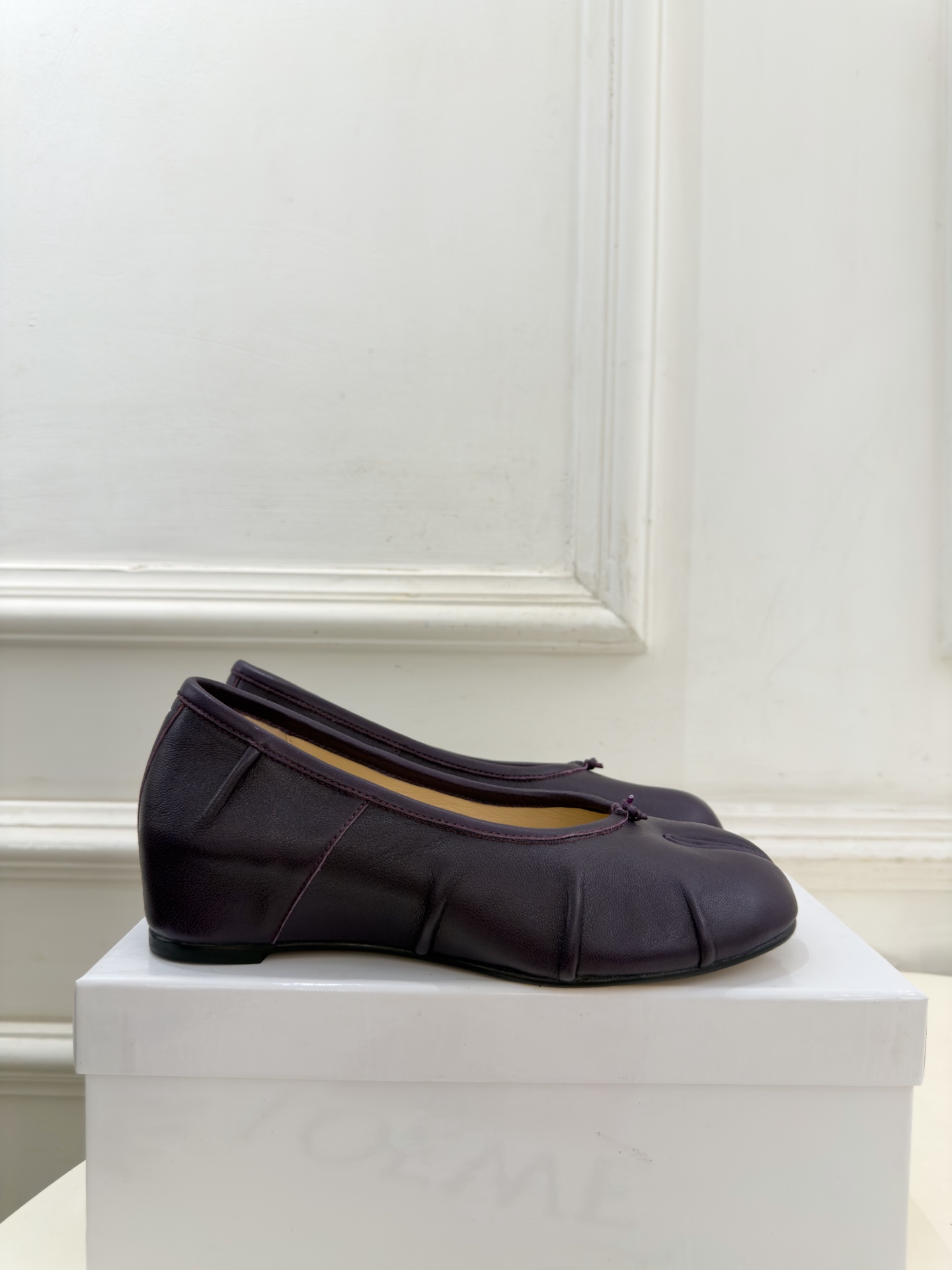 Maison Margiela· 马吉拉26𝐬𝐬  2026秋冬新品 MM6分趾褶皱内增高芭蕾鞋———————— MM6