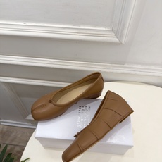 Maison Margiela· 马吉拉26𝐬𝐬 2026秋冬新品 MM6分趾褶皱内增高芭蕾鞋———————— MM6 Maison Margiela· 马吉拉26𝐬𝐬 2026秋冬新品 MM6分趾褶皱内增高芭蕾鞋———————— MM6