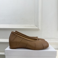 Maison Margiela· 马吉拉26𝐬𝐬 2026秋冬新品 MM6分趾褶皱内增高芭蕾鞋———————— MM6 Maison Margiela· 马吉拉26𝐬𝐬 2026秋冬新品 MM6分趾褶皱内增高芭蕾鞋———————— MM6