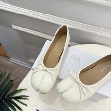 Maison Margiela· 马吉拉26𝐬𝐬 2026秋冬新品 MM6分趾蝴蝶结内增高芭蕾鞋———————— MM Maison Margiela· 马吉拉26𝐬𝐬 2026秋冬新品 MM6分趾蝴蝶结内增高芭蕾鞋———————— MM