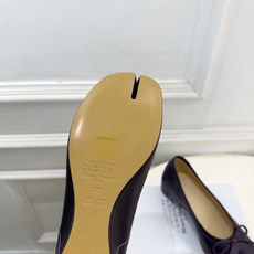 Maison Margiela· 马吉拉26𝐬𝐬 2026秋冬新品 MM6分趾蝴蝶结内增高芭蕾鞋———————— MM Maison Margiela· 马吉拉26𝐬𝐬 2026秋冬新品 MM6分趾蝴蝶结内增高芭蕾鞋———————— MM