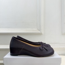 Maison Margiela· 马吉拉26𝐬𝐬 2026秋冬新品 MM6分趾蝴蝶结内增高芭蕾鞋———————— MM Maison Margiela· 马吉拉26𝐬𝐬 2026秋冬新品 MM6分趾蝴蝶结内增高芭蕾鞋———————— MM