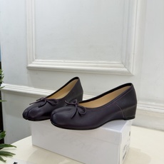 Maison Margiela· 马吉拉26𝐬𝐬 2026秋冬新品 MM6分趾蝴蝶结内增高芭蕾鞋———————— MM Maison Margiela· 马吉拉26𝐬𝐬 2026秋冬新品 MM6分趾蝴蝶结内增高芭蕾鞋———————— MM