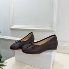 Maison Margiela· 马吉拉26𝐬𝐬 2026秋冬新品 MM6分趾蝴蝶结内增高芭蕾鞋———————— MM Maison Margiela· 马吉拉26𝐬𝐬 2026秋冬新品 MM6分趾蝴蝶结内增高芭蕾鞋———————— MM