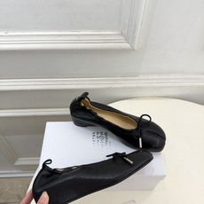 Maison Margiela· 马吉拉26𝐬𝐬 2026秋冬新品 MM6分趾蝴蝶结褶皱内增高芭蕾鞋———————— Maison Margiela· 马吉拉26𝐬𝐬 2026秋冬新品 MM6分趾蝴蝶结褶皱内增高芭蕾鞋————————