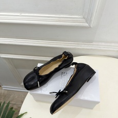 Maison Margiela· 马吉拉26𝐬𝐬 2026秋冬新品 MM6分趾蝴蝶结褶皱内增高芭蕾鞋———————— Maison Margiela· 马吉拉26𝐬𝐬 2026秋冬新品 MM6分趾蝴蝶结褶皱内增高芭蕾鞋————————