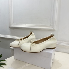 Maison Margiela· 马吉拉26𝐬𝐬 2026秋冬新品 MM6分趾蝴蝶结褶皱内增高芭蕾鞋———————— Maison Margiela· 马吉拉26𝐬𝐬 2026秋冬新品 MM6分趾蝴蝶结褶皱内增高芭蕾鞋————————