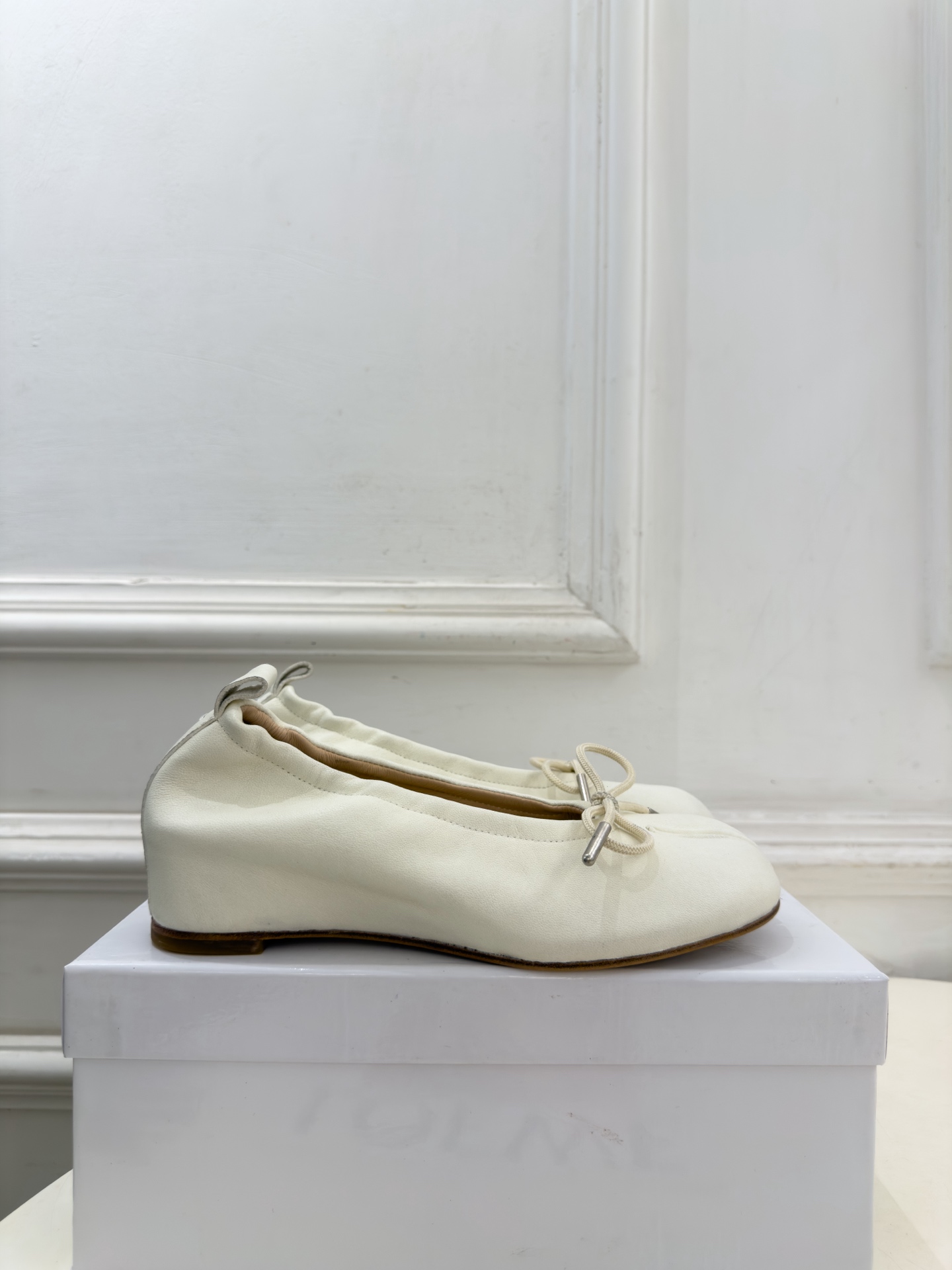 Maison Margiela· 马吉拉26𝐬𝐬 2026秋冬新品 MM6分趾蝴蝶结褶皱内增高芭蕾鞋———————— Maison Margiela· 马吉拉26𝐬𝐬 2026秋冬新品 MM6分趾蝴蝶结褶皱内增高芭蕾鞋————————