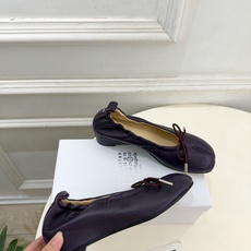 Maison Margiela· 马吉拉26𝐬𝐬 2026秋冬新品 MM6分趾蝴蝶结褶皱内增高芭蕾鞋———————— Maison Margiela· 马吉拉26𝐬𝐬 2026秋冬新品 MM6分趾蝴蝶结褶皱内增高芭蕾鞋————————