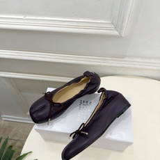 Maison Margiela· 马吉拉26𝐬𝐬 2026秋冬新品 MM6分趾蝴蝶结褶皱内增高芭蕾鞋———————— Maison Margiela· 马吉拉26𝐬𝐬 2026秋冬新品 MM6分趾蝴蝶结褶皱内增高芭蕾鞋————————