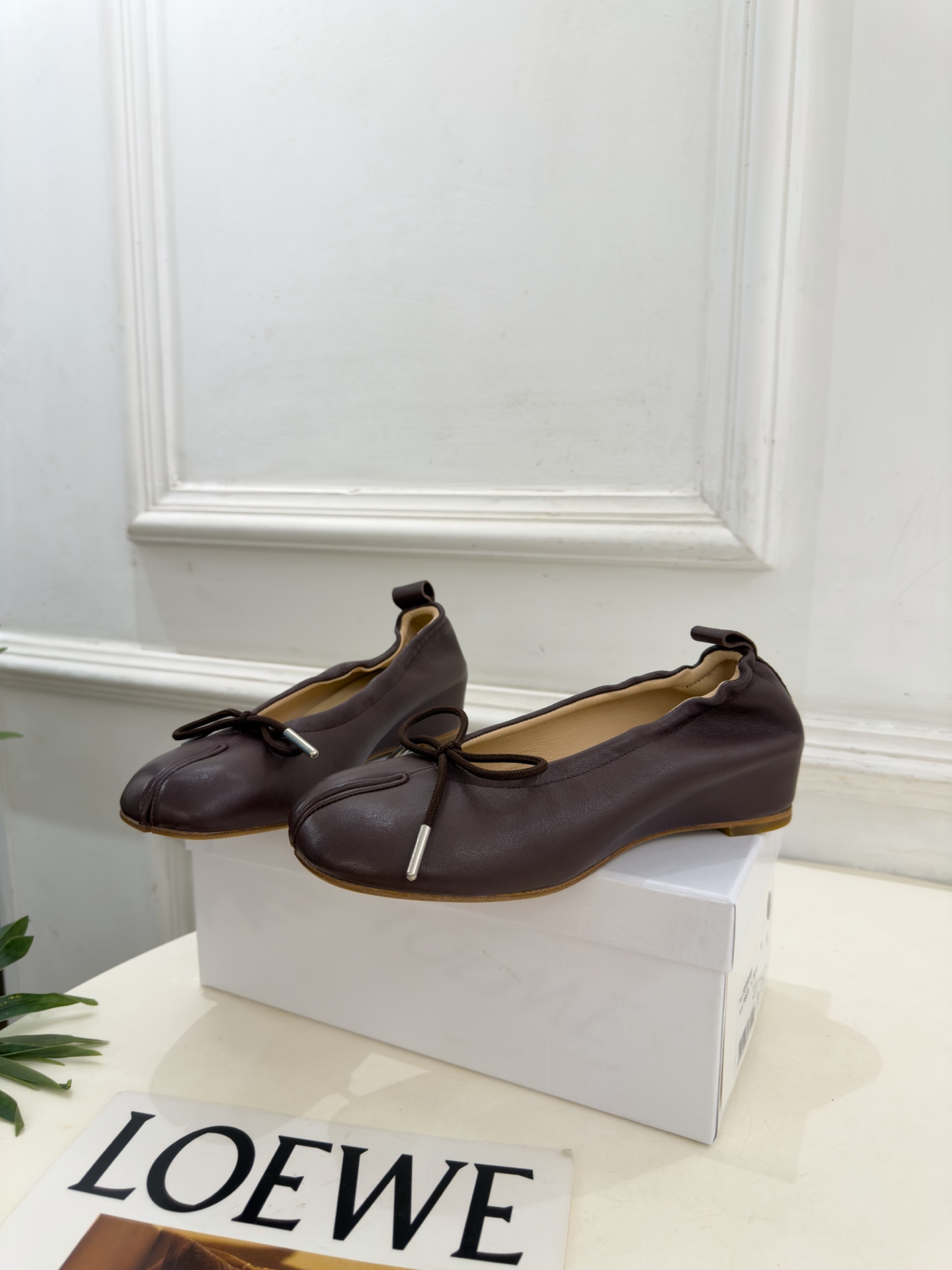 Maison Margiela· 马吉拉26𝐬𝐬 2026秋冬新品 MM6分趾蝴蝶结褶皱内增高芭蕾鞋———————— Maison Margiela· 马吉拉26𝐬𝐬 2026秋冬新品 MM6分趾蝴蝶结褶皱内增高芭蕾鞋————————