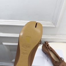 Maison Margiela· 马吉拉26𝐬𝐬 2026秋冬新品 MM6分趾蝴蝶结褶皱内增高芭蕾鞋———————— Maison Margiela· 马吉拉26𝐬𝐬 2026秋冬新品 MM6分趾蝴蝶结褶皱内增高芭蕾鞋————————