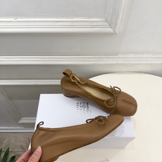 Maison Margiela· 马吉拉26𝐬𝐬 2026秋冬新品 MM6分趾蝴蝶结褶皱内增高芭蕾鞋———————— Maison Margiela· 马吉拉26𝐬𝐬 2026秋冬新品 MM6分趾蝴蝶结褶皱内增高芭蕾鞋————————