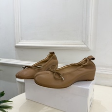 Maison Margiela· 马吉拉26𝐬𝐬 2026秋冬新品 MM6分趾蝴蝶结褶皱内增高芭蕾鞋———————— Maison Margiela· 马吉拉26𝐬𝐬 2026秋冬新品 MM6分趾蝴蝶结褶皱内增高芭蕾鞋————————