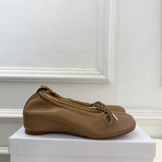 Maison Margiela· 马吉拉26𝐬𝐬 2026秋冬新品 MM6分趾蝴蝶结褶皱内增高芭蕾鞋———————— Maison Margiela· 马吉拉26𝐬𝐬 2026秋冬新品 MM6分趾蝴蝶结褶皱内增高芭蕾鞋————————