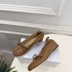 Maison Margiela· 马吉拉26𝐬𝐬 2026秋冬新品 MM6分趾蝴蝶结褶皱内增高芭蕾鞋———————— Maison Margiela· 马吉拉26𝐬𝐬 2026秋冬新品 MM6分趾蝴蝶结褶皱内增高芭蕾鞋————————