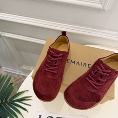 LEMAIRE 2026秋冬新品 极简复古系带休闲鞋 ————————— 作为这两年最受欢迎的设计师牌,设计简单、细节 LEMAIRE 2026秋冬新品 极简复古系带休闲鞋 ————————— 作为这两年最受欢迎的设计师牌,设计简单、细节