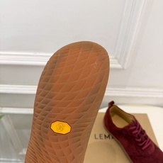 LEMAIRE 2026秋冬新品 极简复古系带休闲鞋 ————————— 作为这两年最受欢迎的设计师牌,设计简单、细节 LEMAIRE 2026秋冬新品 极简复古系带休闲鞋 ————————— 作为这两年最受欢迎的设计师牌,设计简单、细节