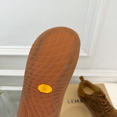 LEMAIRE 2026秋冬新品 极简复古系带休闲鞋 ————————— 作为这两年最受欢迎的设计师牌,设计简单、细节 LEMAIRE 2026秋冬新品 极简复古系带休闲鞋 ————————— 作为这两年最受欢迎的设计师牌,设计简单、细节