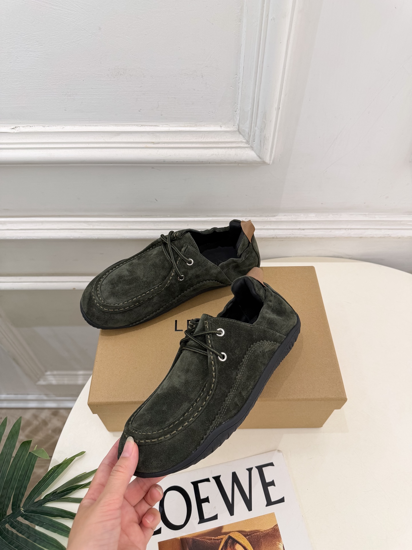 LEMAIRE 2026秋冬新品 极简复古系带乐福休闲鞋 ————————— 作为这两年最受欢迎的设计师牌,设计简单、 LEMAIRE 2026秋冬新品 极简复古系带乐福休闲鞋 ————————— 作为这两年最受欢迎的设计师牌,设计简单、