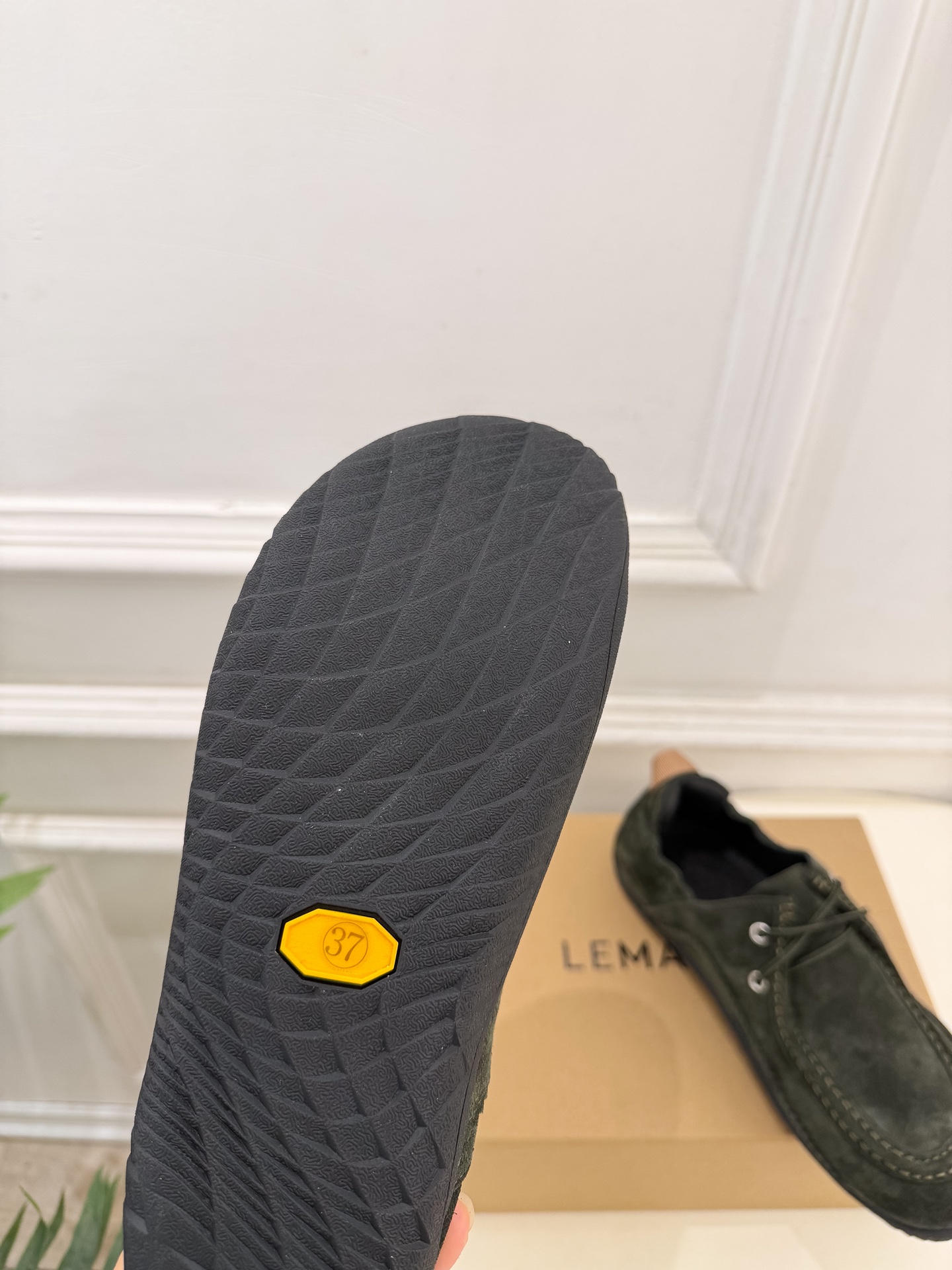LEMAIRE 2026秋冬新品 极简复古系带乐福休闲鞋 ————————— 作为这两年最受欢迎的设计师牌,设计简单、 LEMAIRE 2026秋冬新品 极简复古系带乐福休闲鞋 ————————— 作为这两年最受欢迎的设计师牌,设计简单、