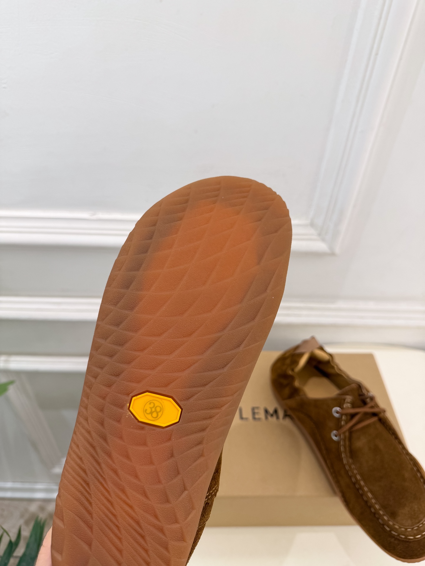 LEMAIRE 2026秋冬新品 极简复古系带乐福休闲鞋 ————————— 作为这两年最受欢迎的设计师牌,设计简单、 LEMAIRE 2026秋冬新品 极简复古系带乐福休闲鞋 ————————— 作为这两年最受欢迎的设计师牌,设计简单、