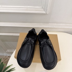 LEMAIRE 2026秋冬新品 极简复古系带乐福休闲鞋 ————————— 作为这两年最受欢迎的设计师牌,设计简单、 LEMAIRE 2026秋冬新品 极简复古系带乐福休闲鞋 ————————— 作为这两年最受欢迎的设计师牌,设计简单、