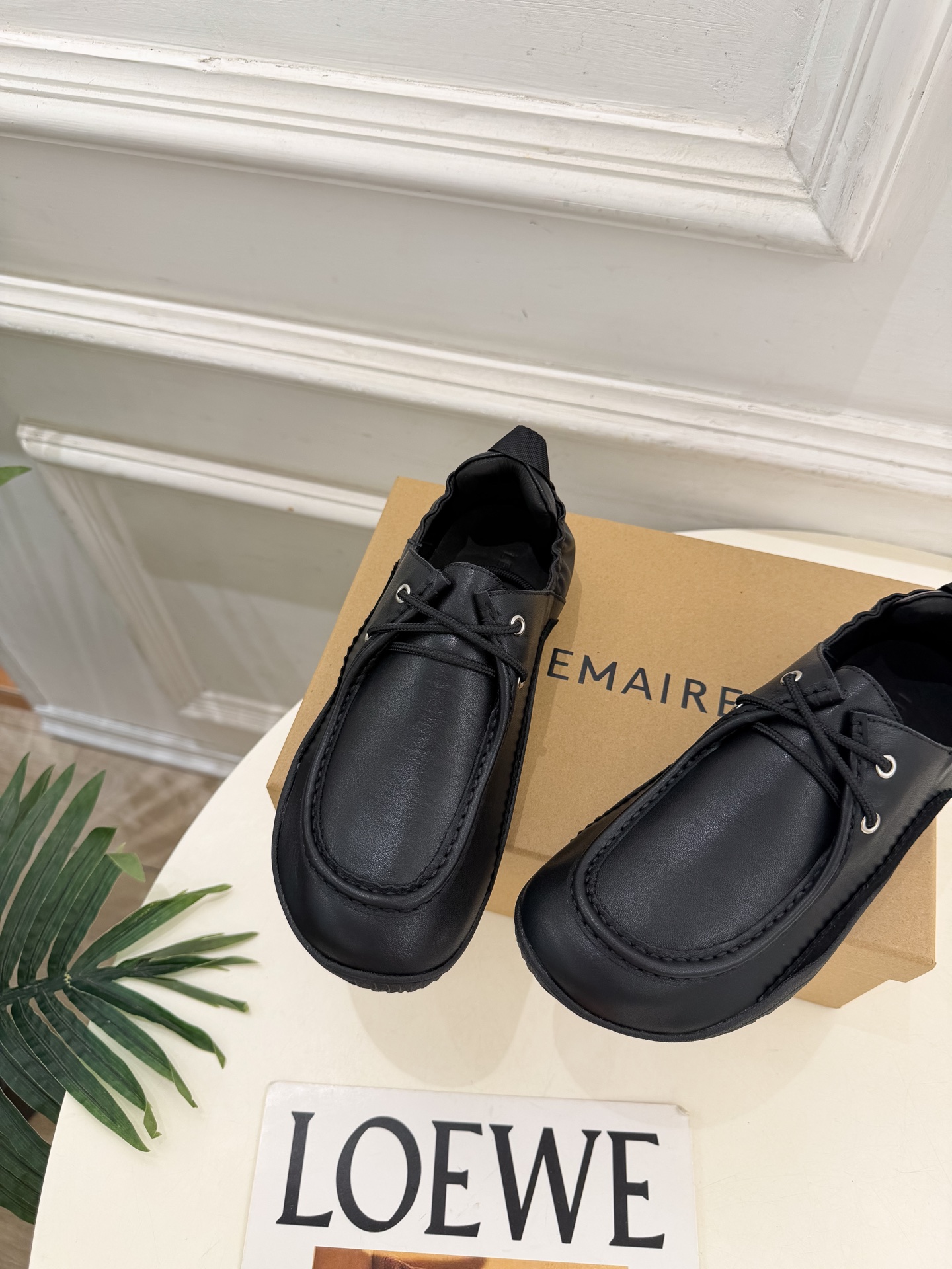 LEMAIRE 2026秋冬新品 极简复古系带乐福休闲鞋 ————————— 作为这两年最受欢迎的设计师牌,设计简单、 LEMAIRE 2026秋冬新品 极简复古系带乐福休闲鞋 ————————— 作为这两年最受欢迎的设计师牌,设计简单、