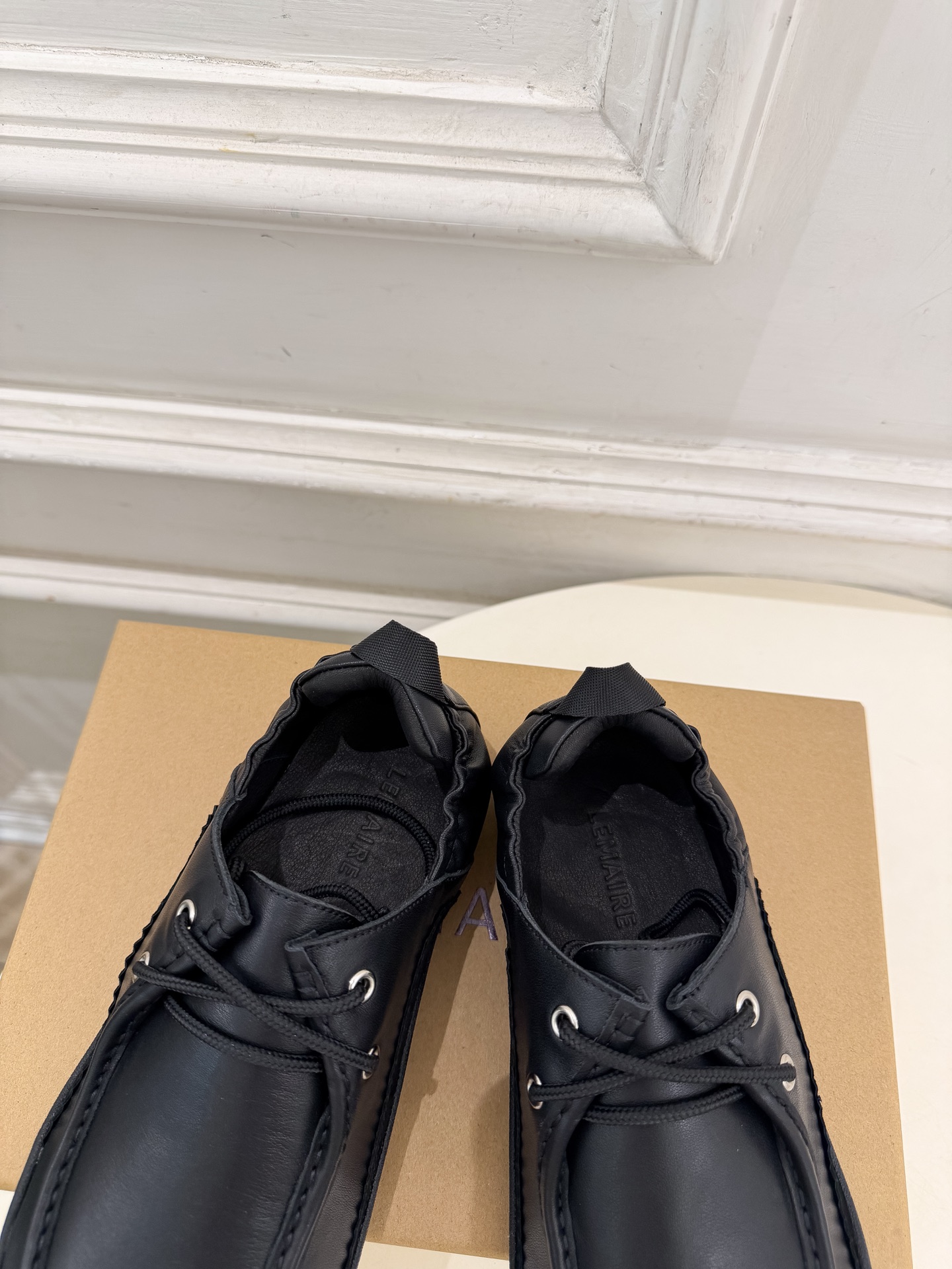 LEMAIRE 2026秋冬新品 极简复古系带乐福休闲鞋 ————————— 作为这两年最受欢迎的设计师牌,设计简单、 LEMAIRE 2026秋冬新品 极简复古系带乐福休闲鞋 ————————— 作为这两年最受欢迎的设计师牌,设计简单、